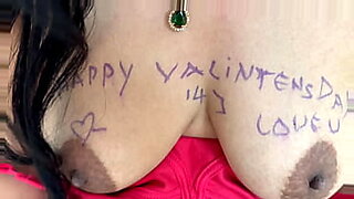 Valtients day is here and we have a hot bhabhi to offer you.