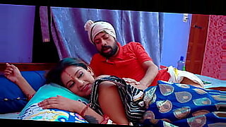 Hot Indian housewife’s sensual and hardcore experience.