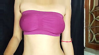 Enjoy hot oil scenes with Indian babes in Xvideos.
