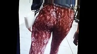 Indian girl has a great ass shake.