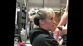 Fucking my thick hairdresser, mase619 gives a tip!