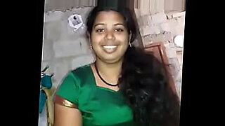 A hot Indian woman gives a great blowjob to a lucky man.