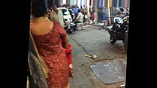 Beautiful Indian aunty showing off her ass