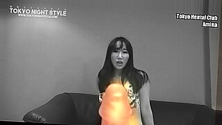 Japanese Girl Takes a VIBRATOR Deep Up the Cooch