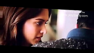 Ranveer and Deepika’s hot on-screen kiss in this Indian porn video.