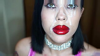 Bimbo dick sucking gets massive facial.