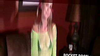 Cameron bouncing her booty in your face