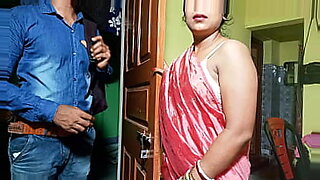 Bhajji is a saleswoman of bras and she tempts her boss to have sex with her.