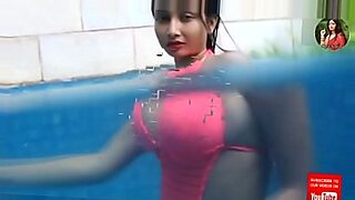 Hot Indian bhabi showing off her assets in this xvideo.
