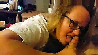 The Slut Scarlett uses her mouth and tits to get the neighbor off