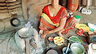 Komal was cooking food on the soft chulha and making sabzi. Devar called her by sign.