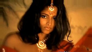 Beautiful Indian woman shows her body.